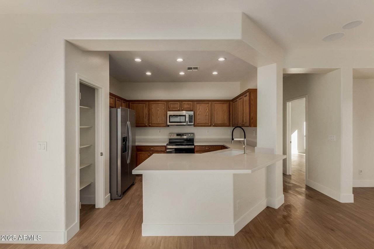 40809 N Raleigh Ct - Photo 5 of 50