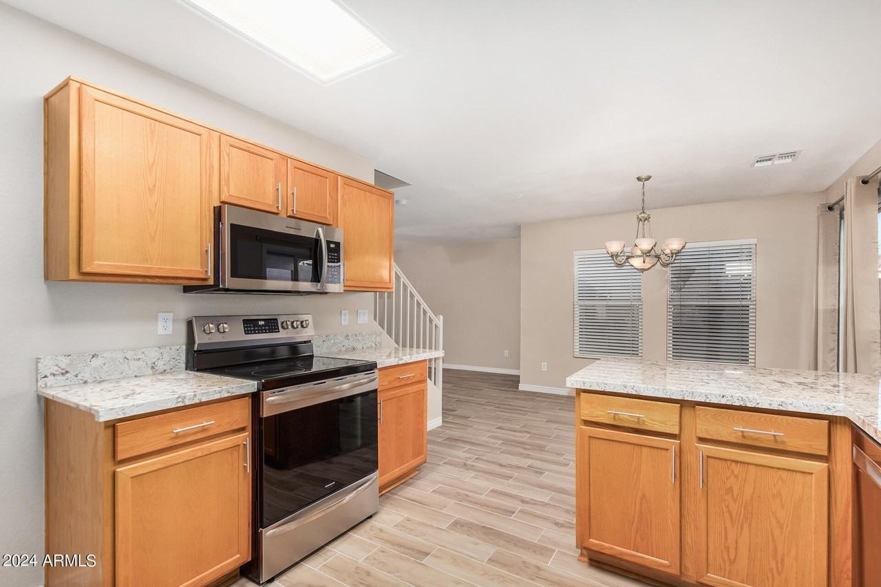 8930 E Yucca St - Photo 5 of 40