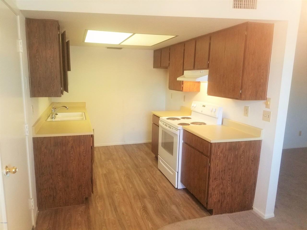 9609 W Cinnabar Ave Apt B - Photo 6 of 11