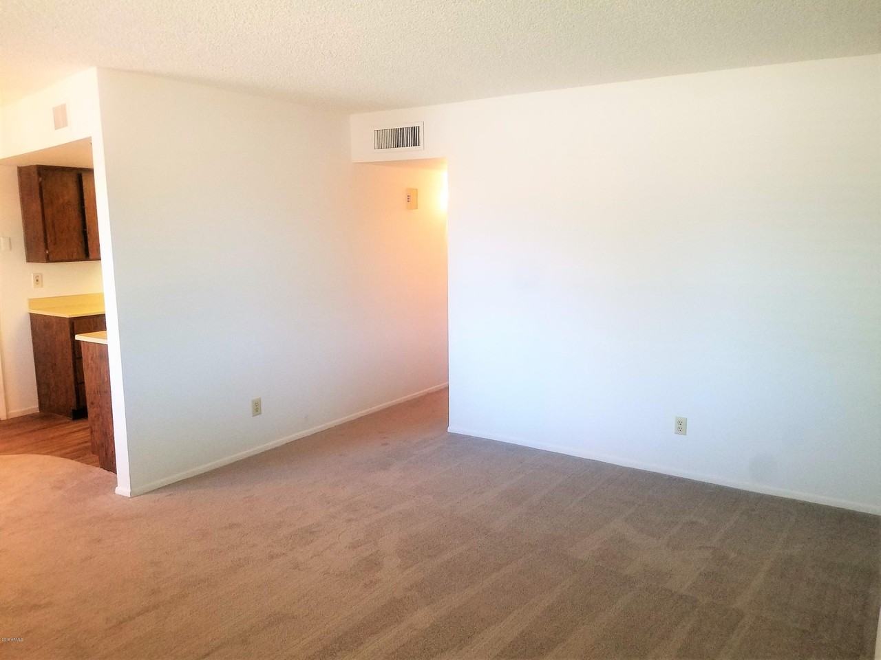 9609 W Cinnabar Ave Apt B - Photo 7 of 11