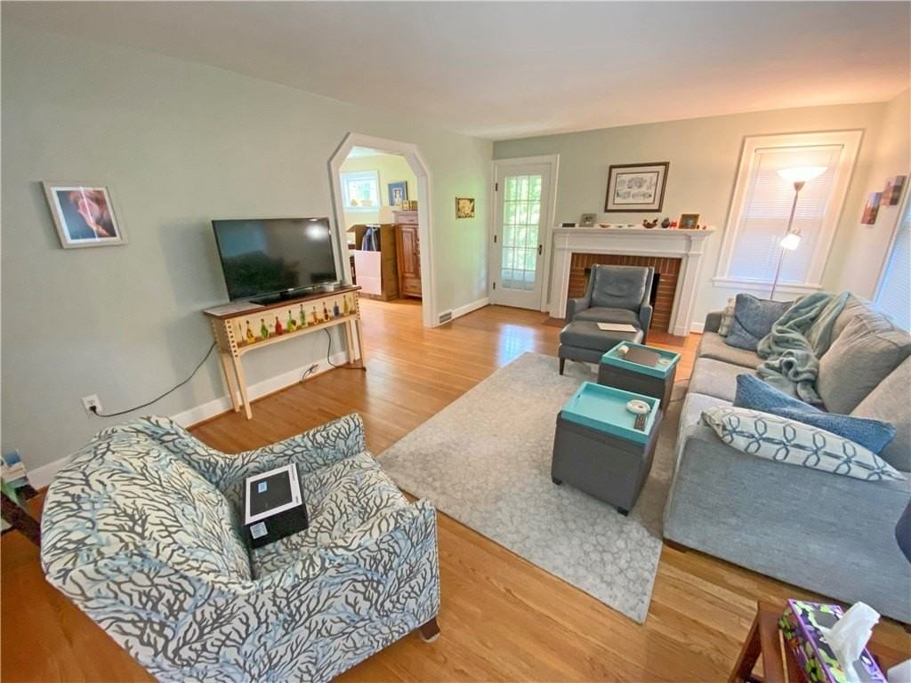 2577 Elmwood Ave - Photo 5 of 17