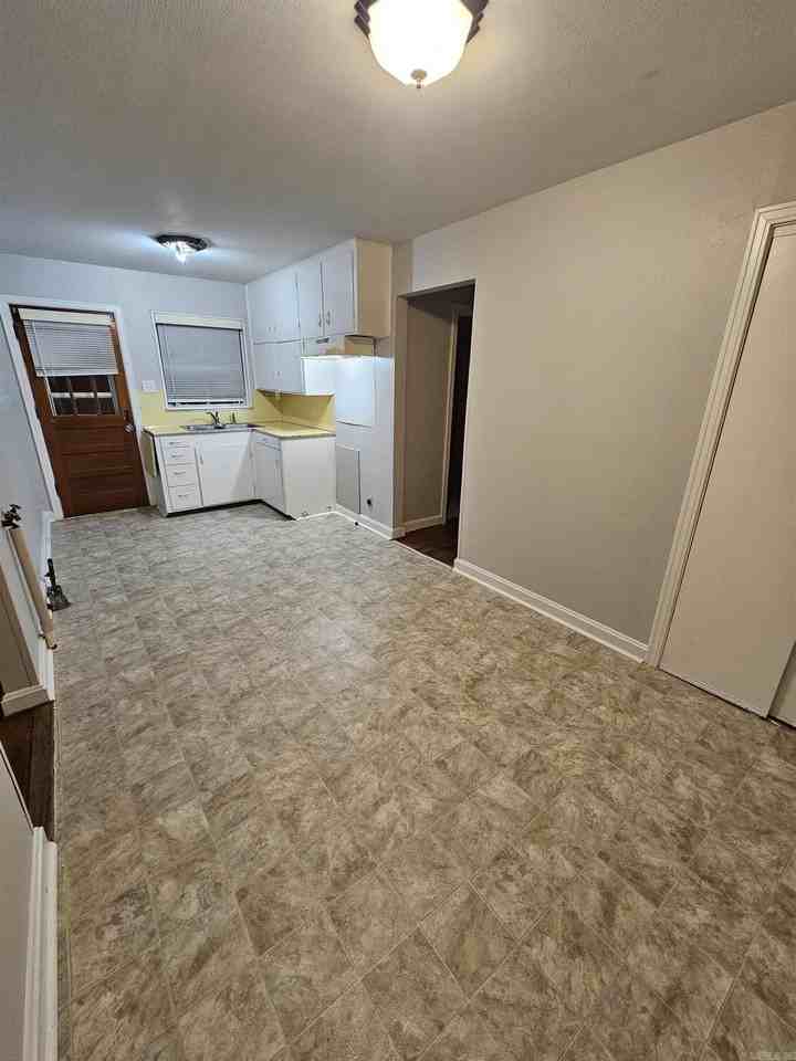 309 W J Ave - Photo 3 of 7