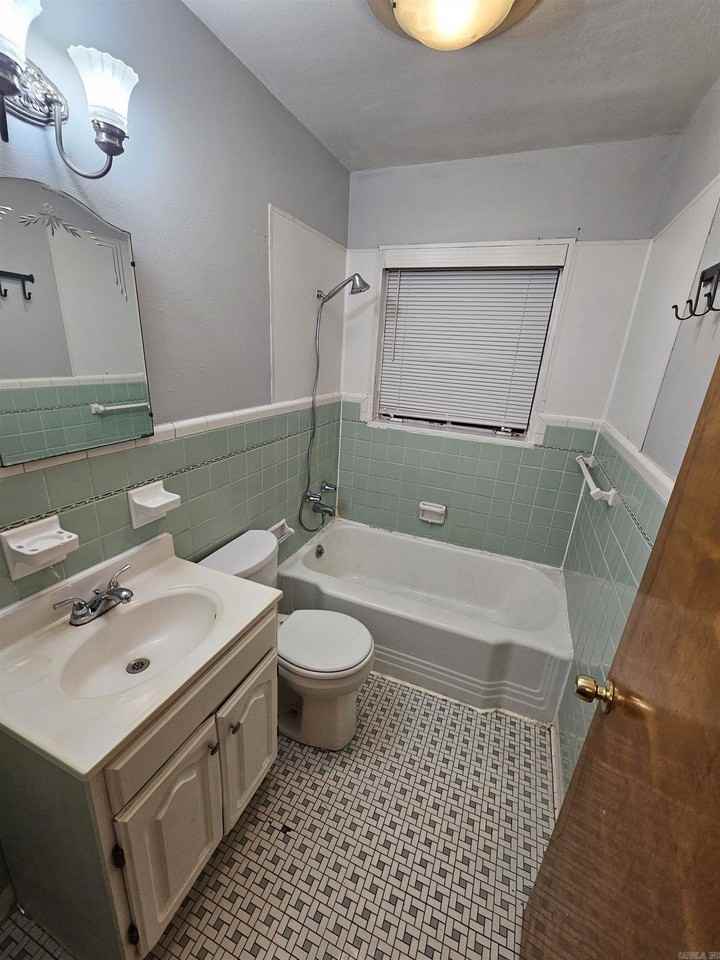 309 W J Ave - Photo 4 of 7