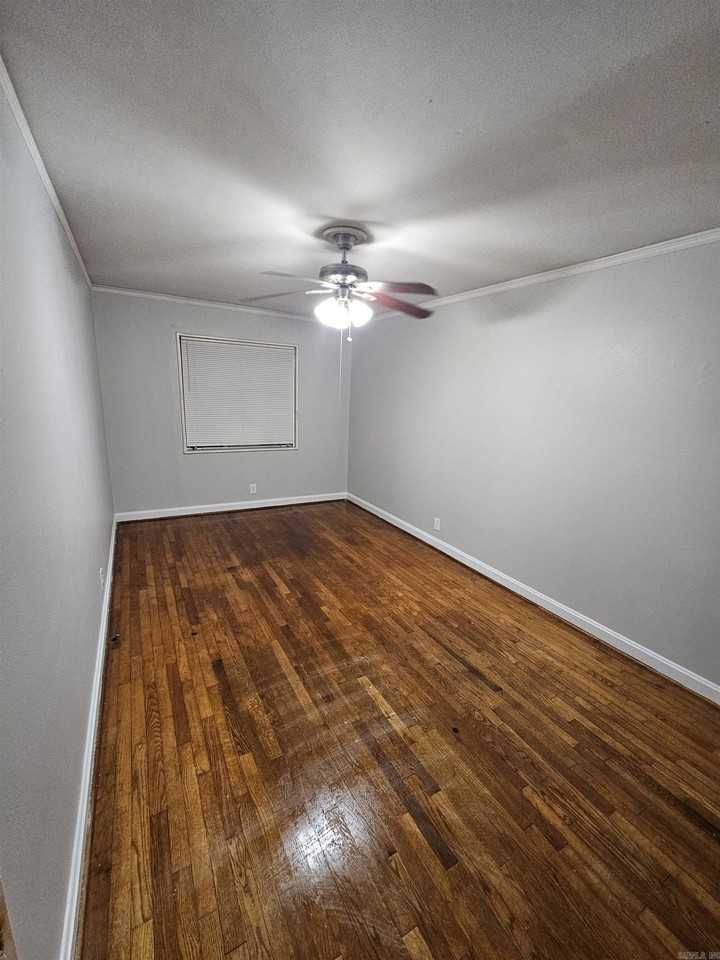 309 W J Ave - Photo 6 of 7