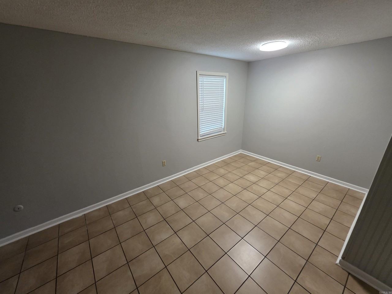 305 S Border St - Photo 2 of 7