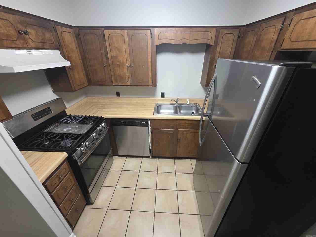 305 S Border St - Photo 3 of 7