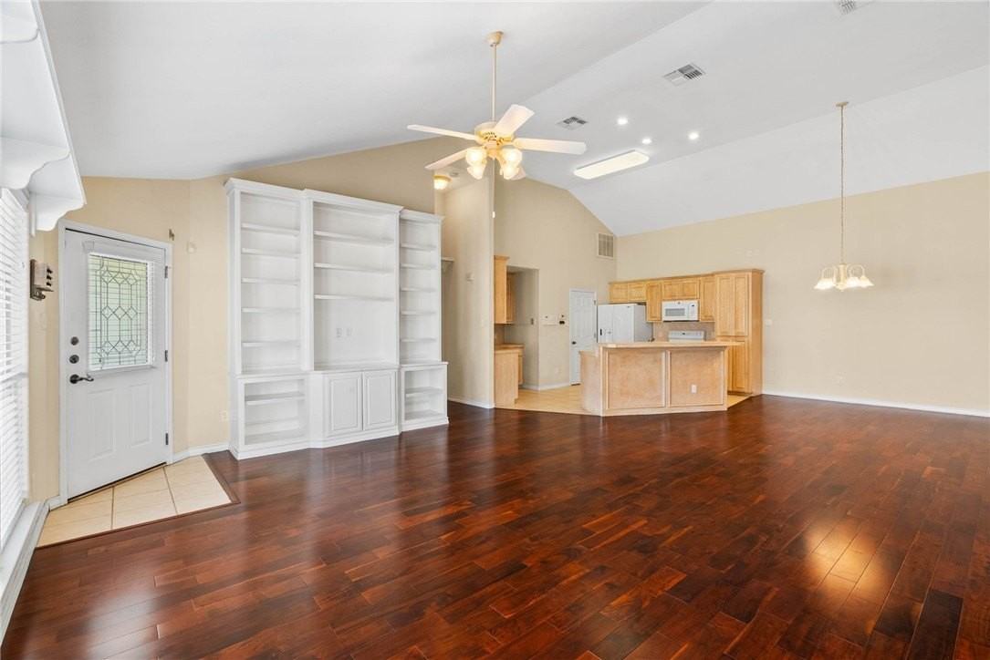 5642 Lipes Blvd - Photo 3 of 14