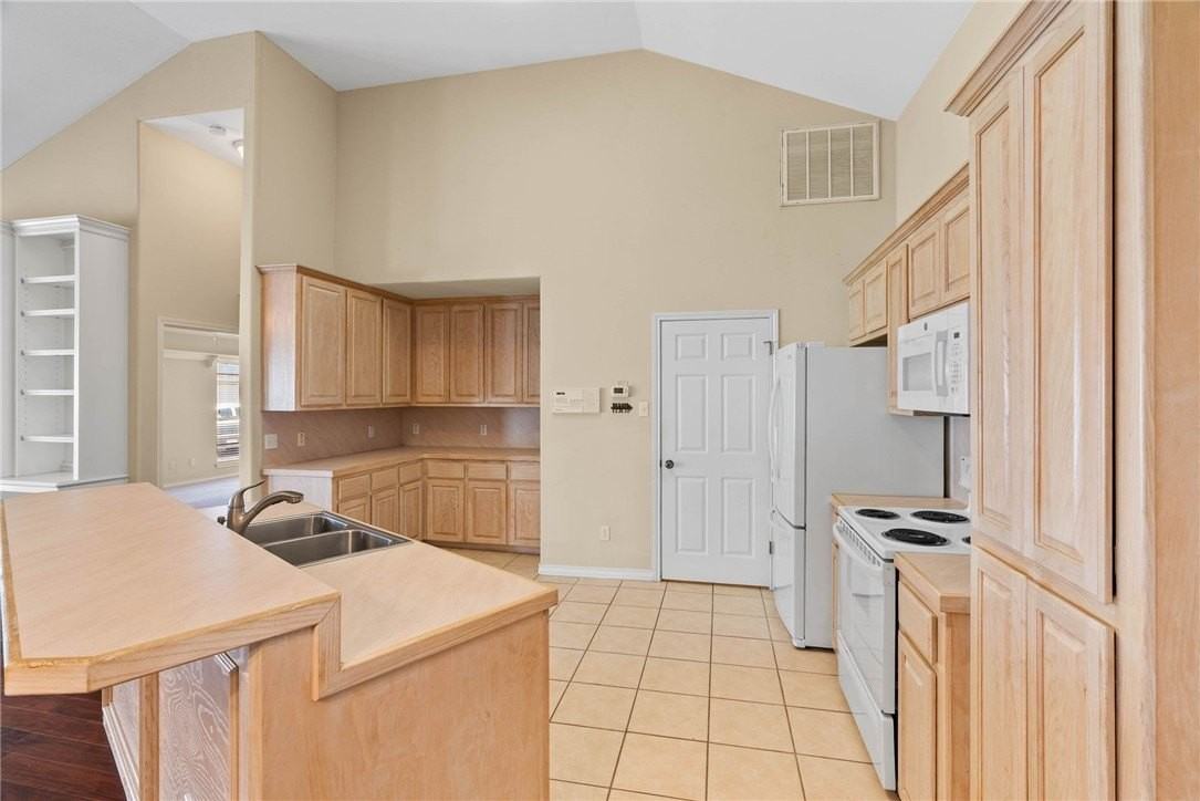 5642 Lipes Blvd - Photo 4 of 14