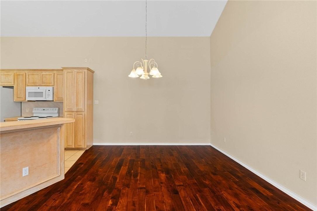 5642 Lipes Blvd - Photo 6 of 14