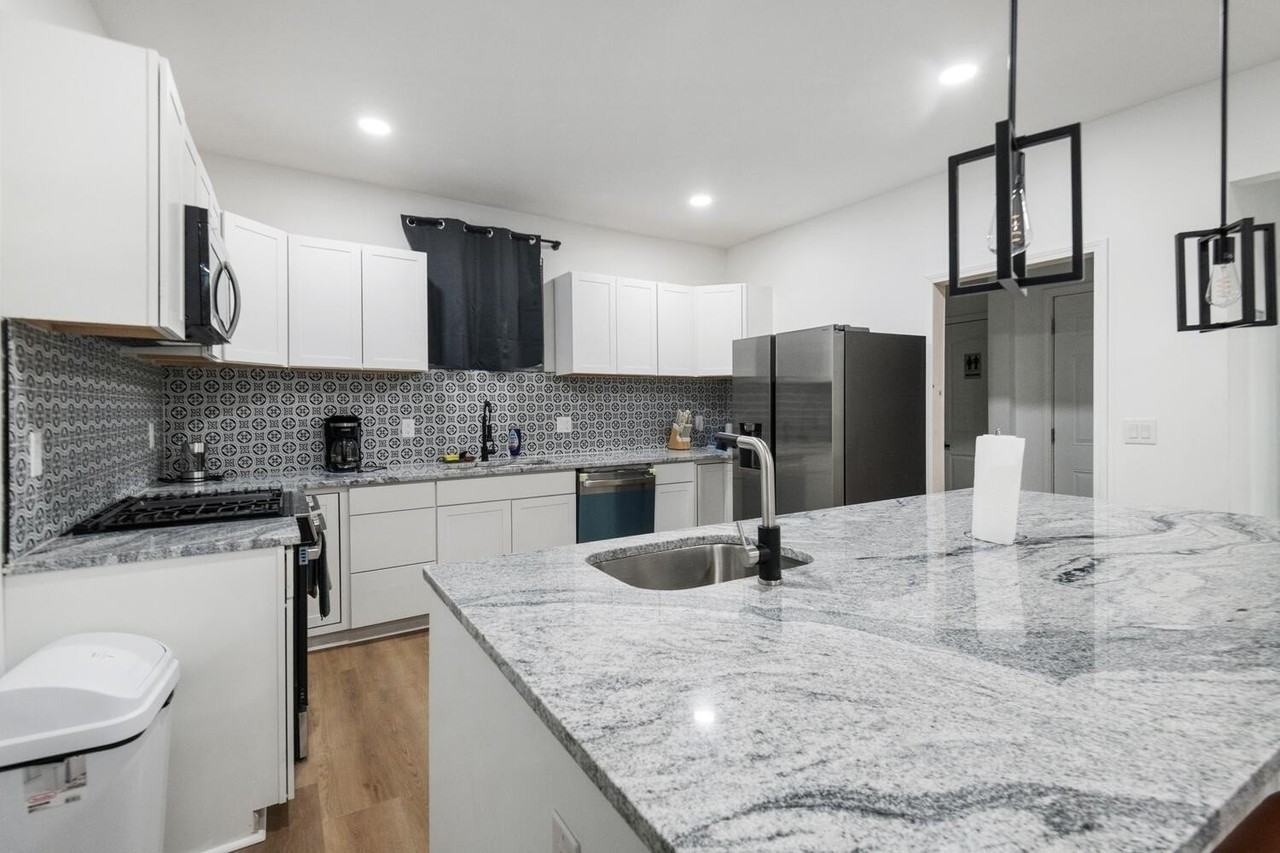 150 N 22nd St - Photo 5 of 23