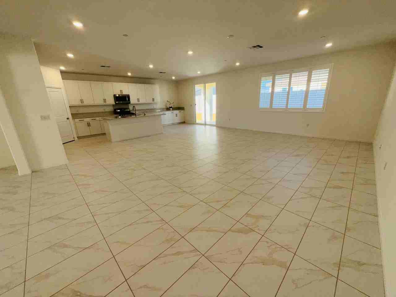 39171 Quixote Ct - Photo 3 of 7