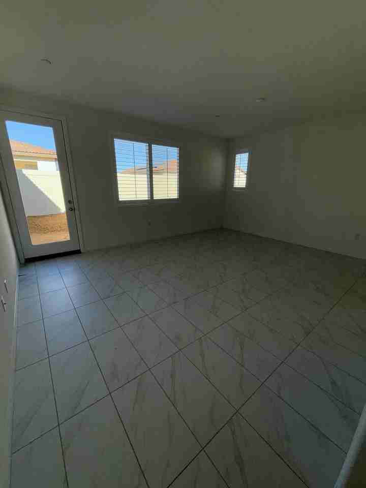 39171 Quixote Ct - Photo 5 of 7