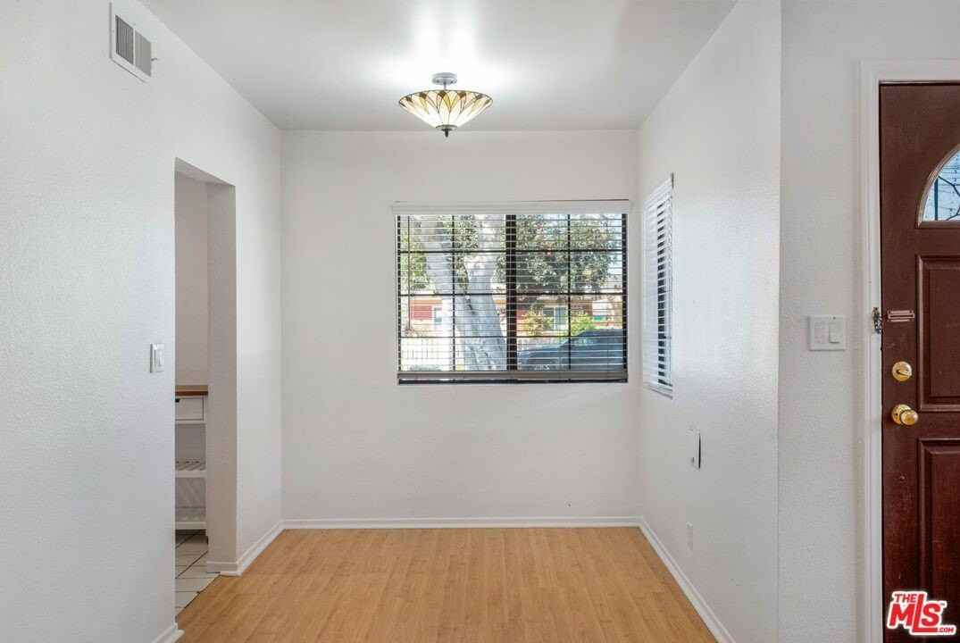 11882 Ramona Ave - Photo 4 of 35