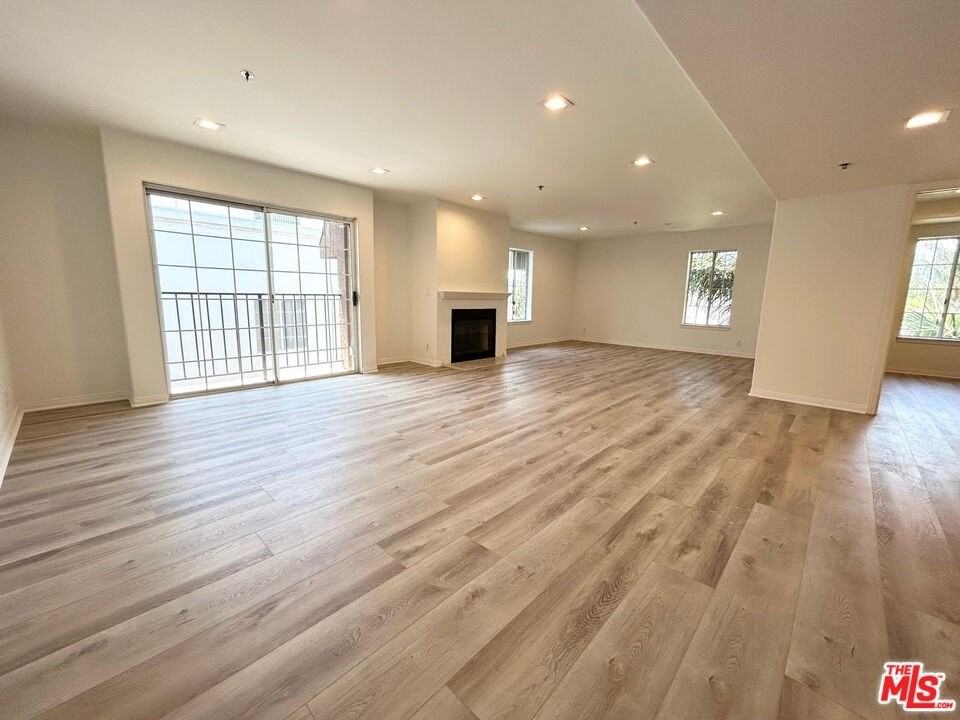 11734 Montana Ave Apt 406 - Photo 2 of 14