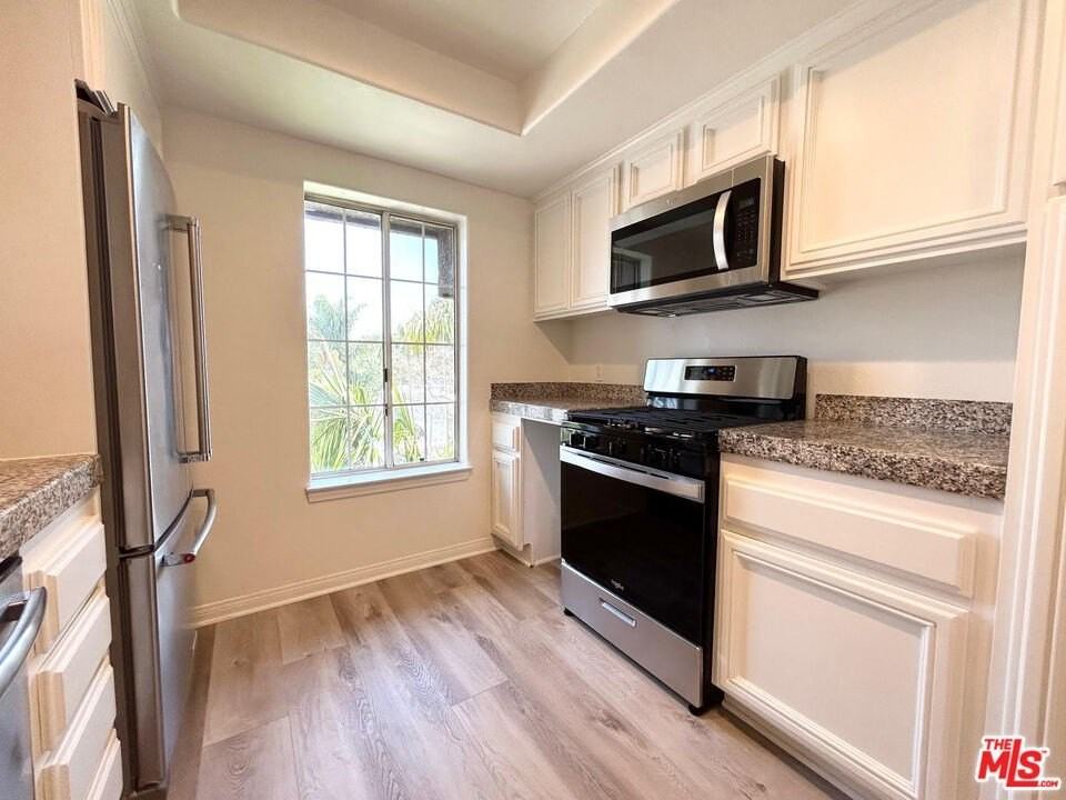 11734 Montana Ave Apt 406 - Photo 5 of 14