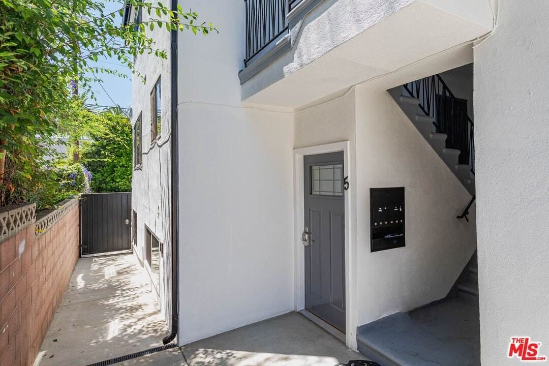 4422 Melbourne Ave Apt 5 - Photo 2 of 21