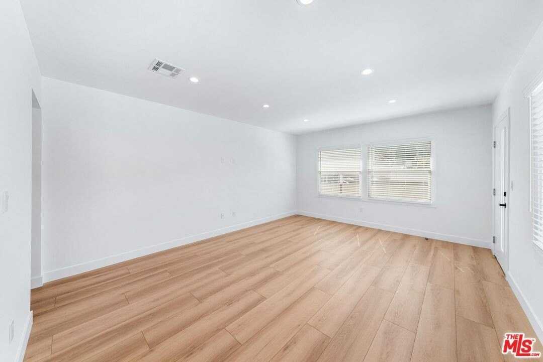 1258 Mariposa St - Photo 3 of 12