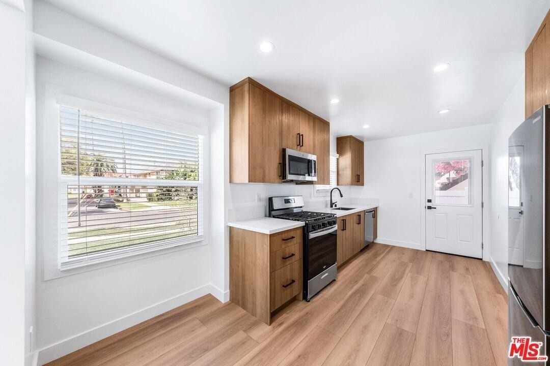 1258 Mariposa St - Photo 6 of 12