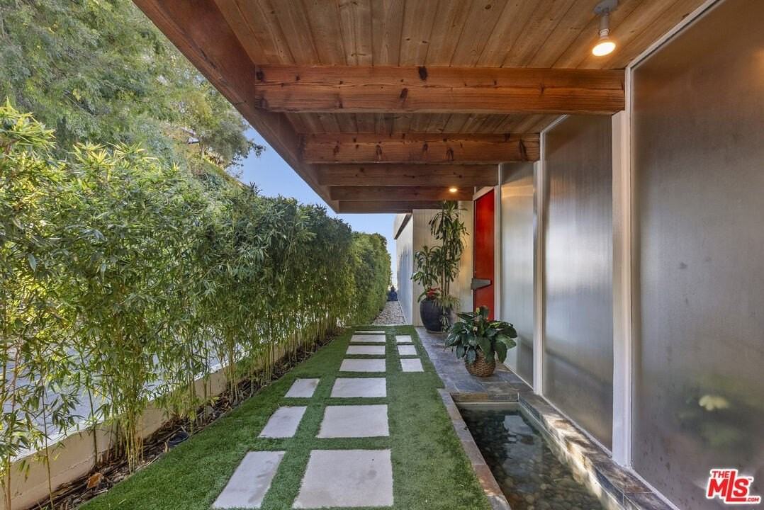 9119 Thrasher Ave - Photo 3 of 23