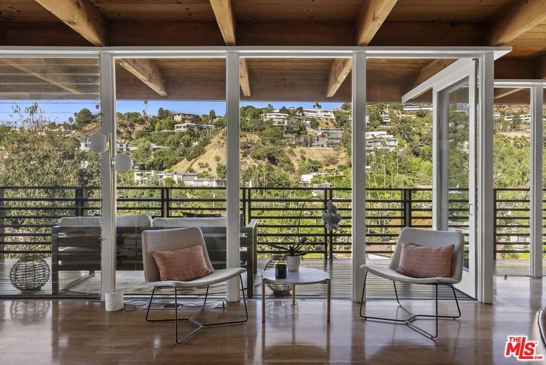 9119 Thrasher Ave - Photo 5 of 23