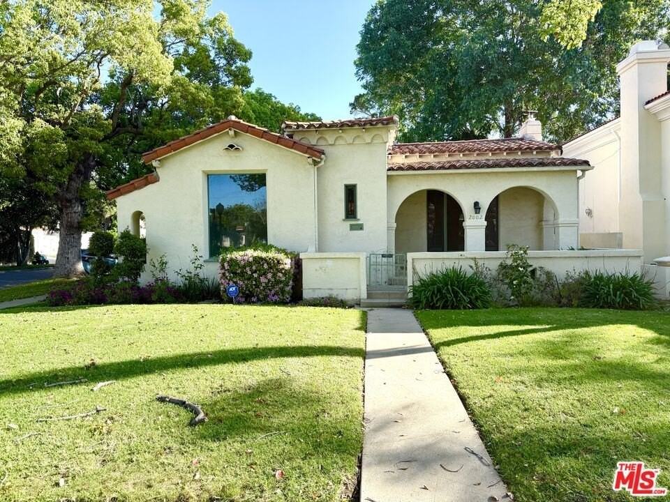 2002 Kelton Ave - Photo 2 of 25