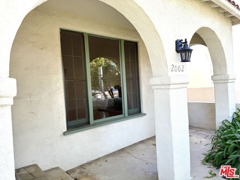 2002 Kelton Ave - Photo 4 of 25