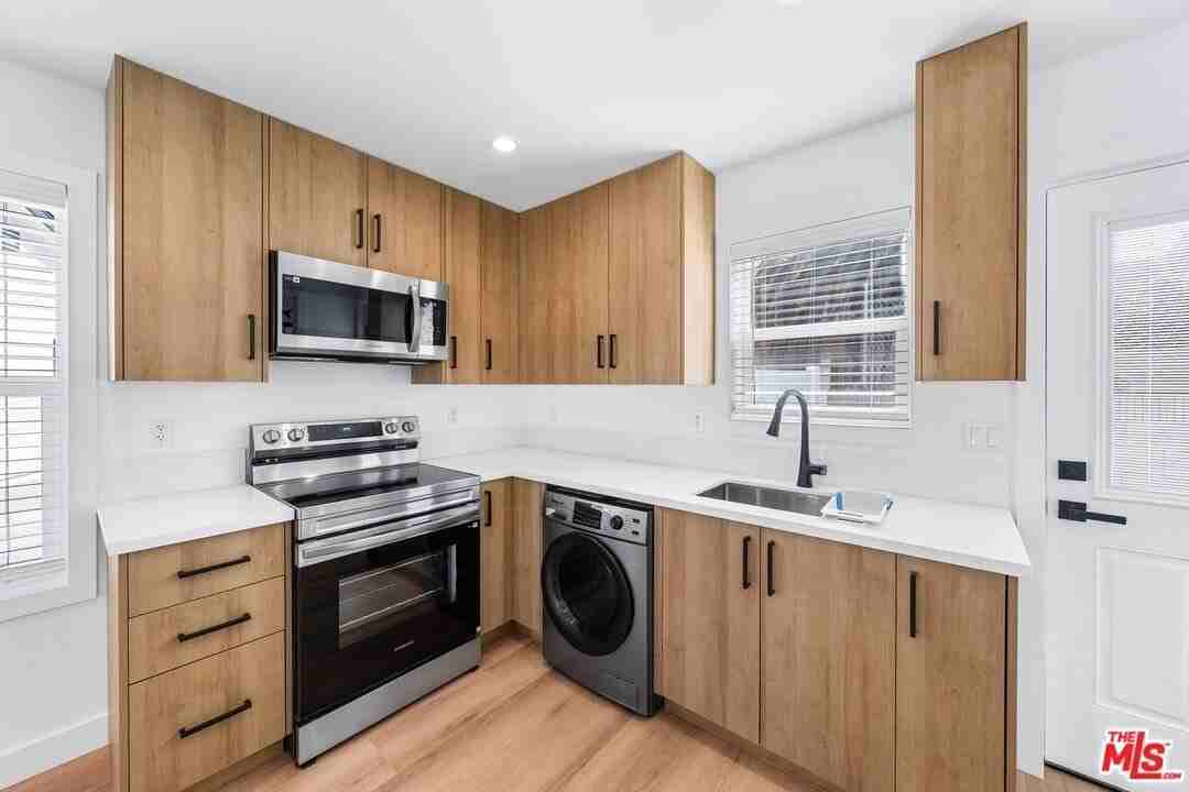 1258 Mariposa St Apt C - Photo 7 of 12