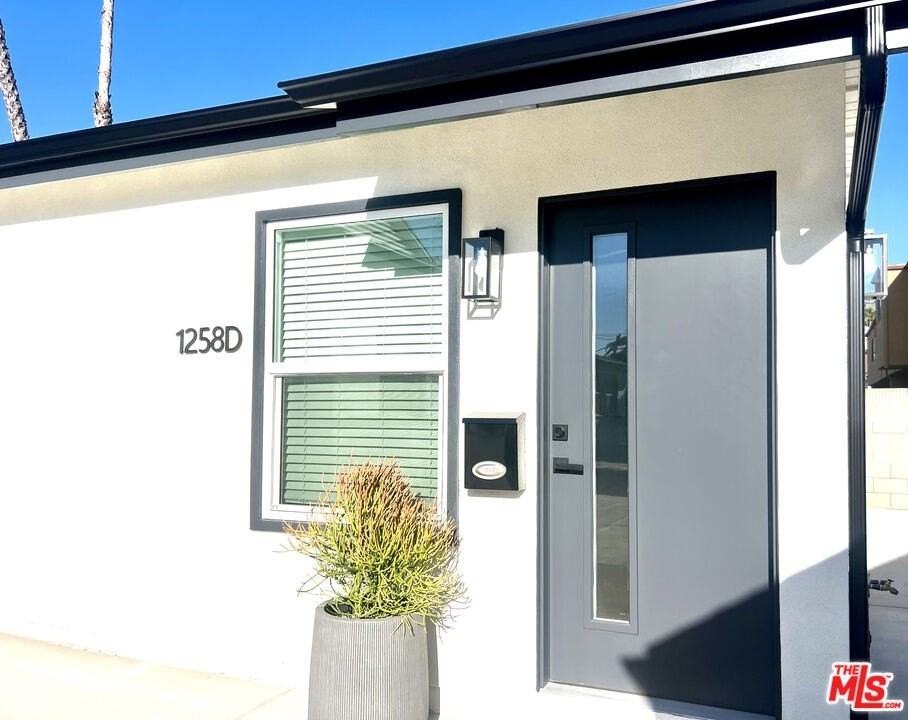 1258 Mariposa St Unit D - Photo 4 of 12