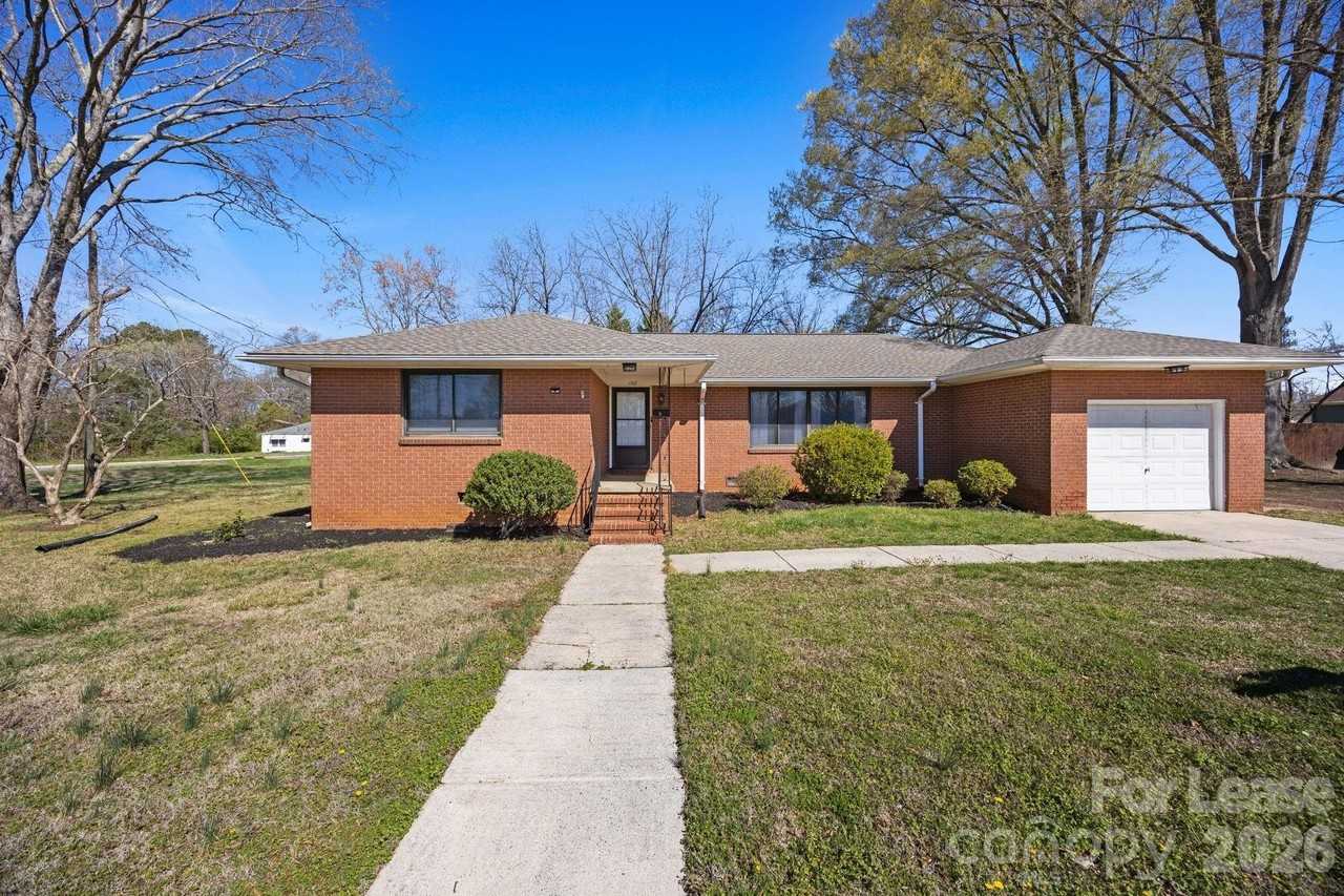 102 Stewart St Nw - Photo 2 of 38