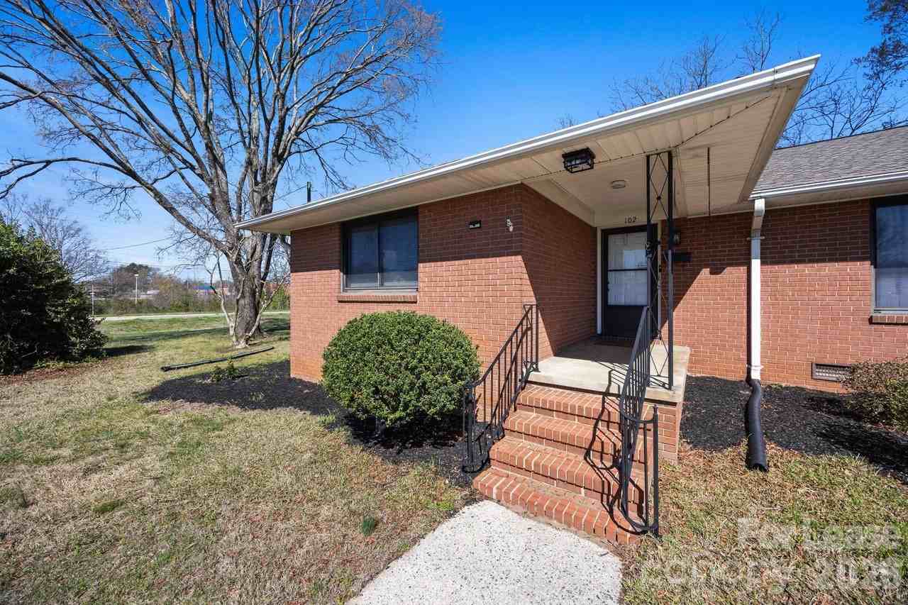 102 Stewart St Nw - Photo 3 of 38