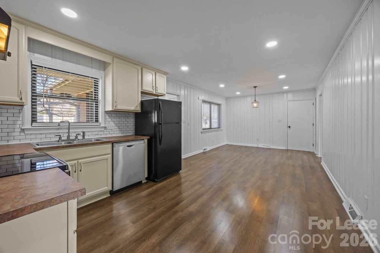 102 Stewart St Nw - Photo 5 of 38