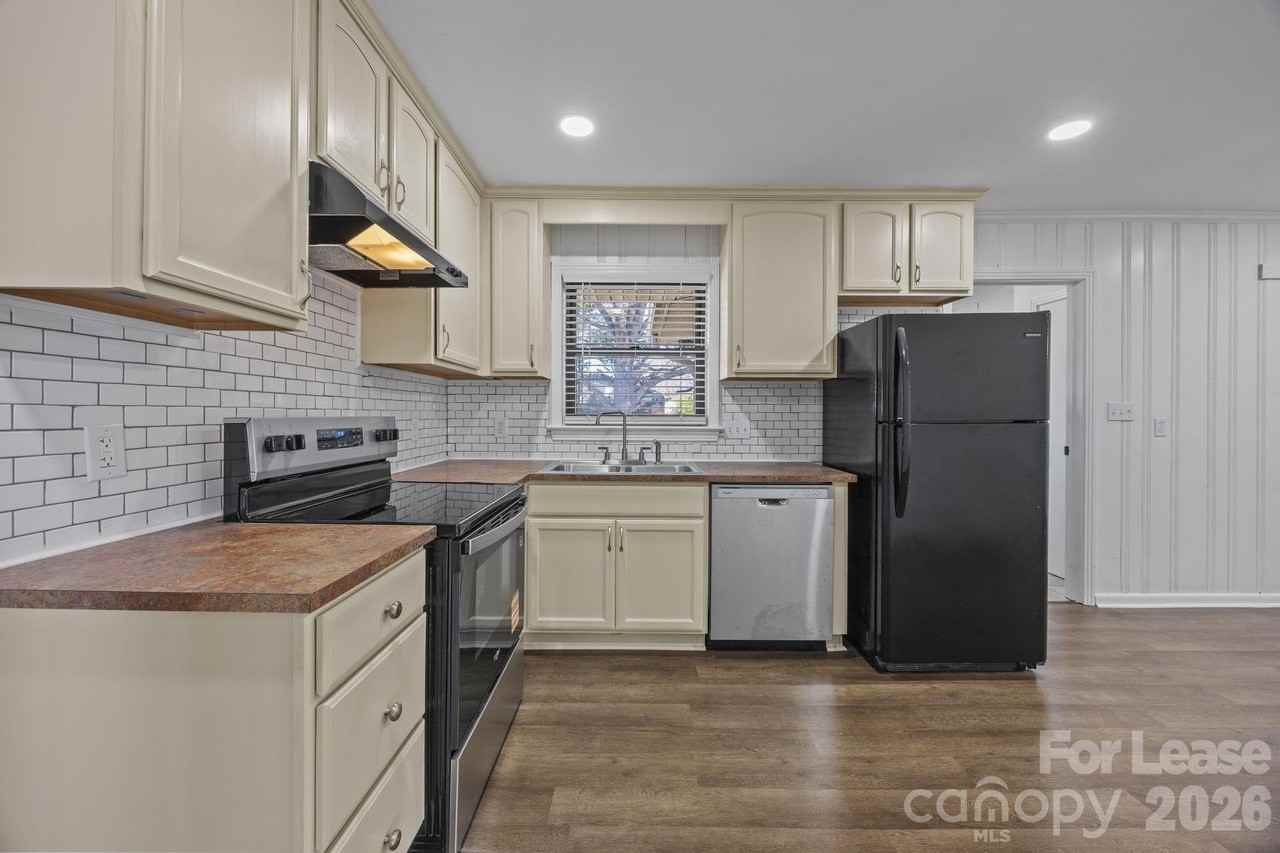 102 Stewart St Nw - Photo 6 of 38