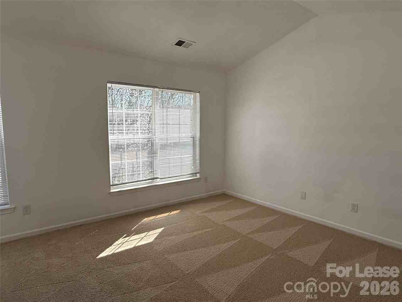 1318 Nadies Ct - Photo 4 of 16