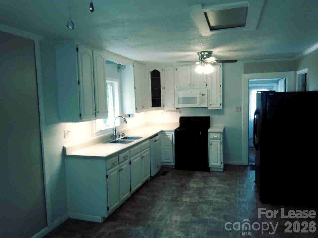 1526 Reid St - Photo 3 of 6