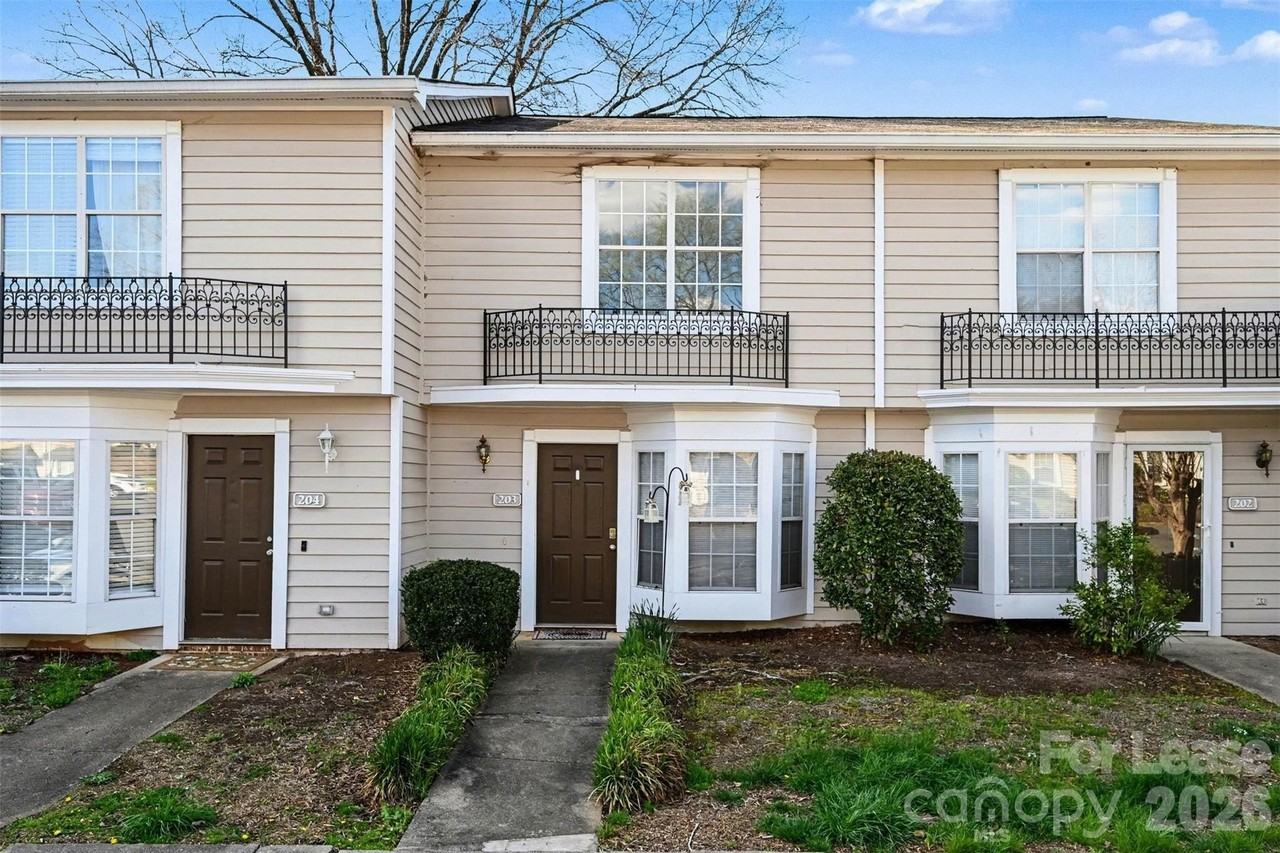 203 Heritage Pkwy - Photo 2 of 18