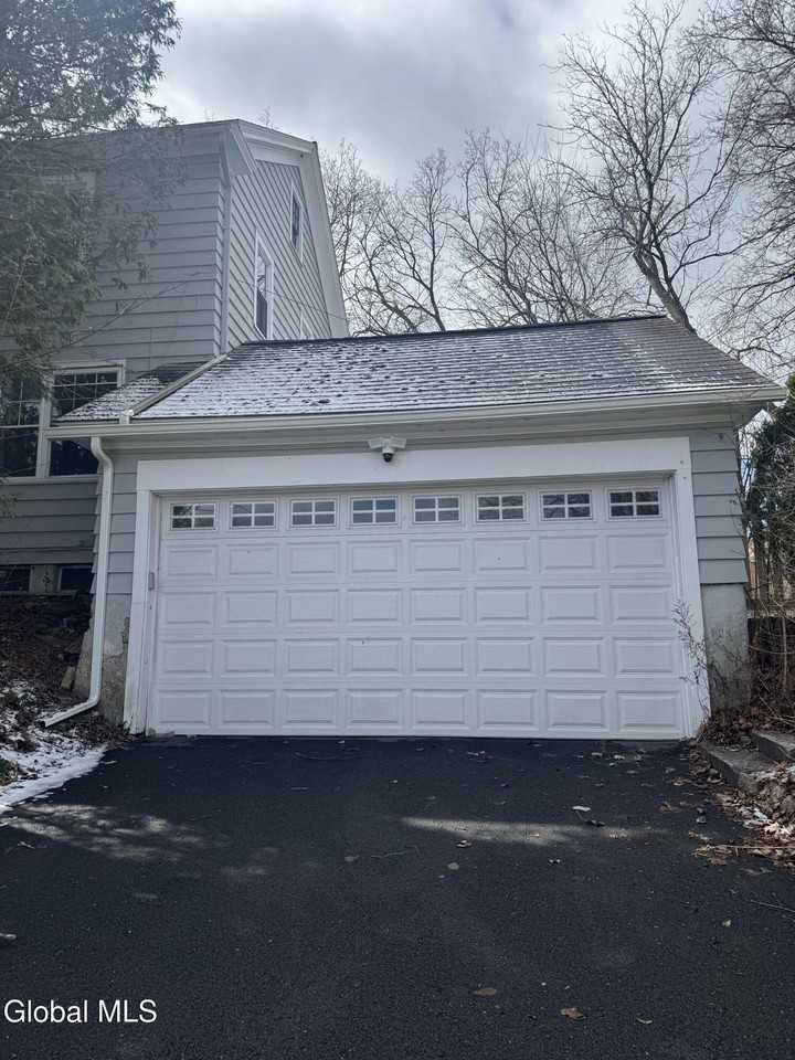 186 S Allen St - Photo 2 of 16