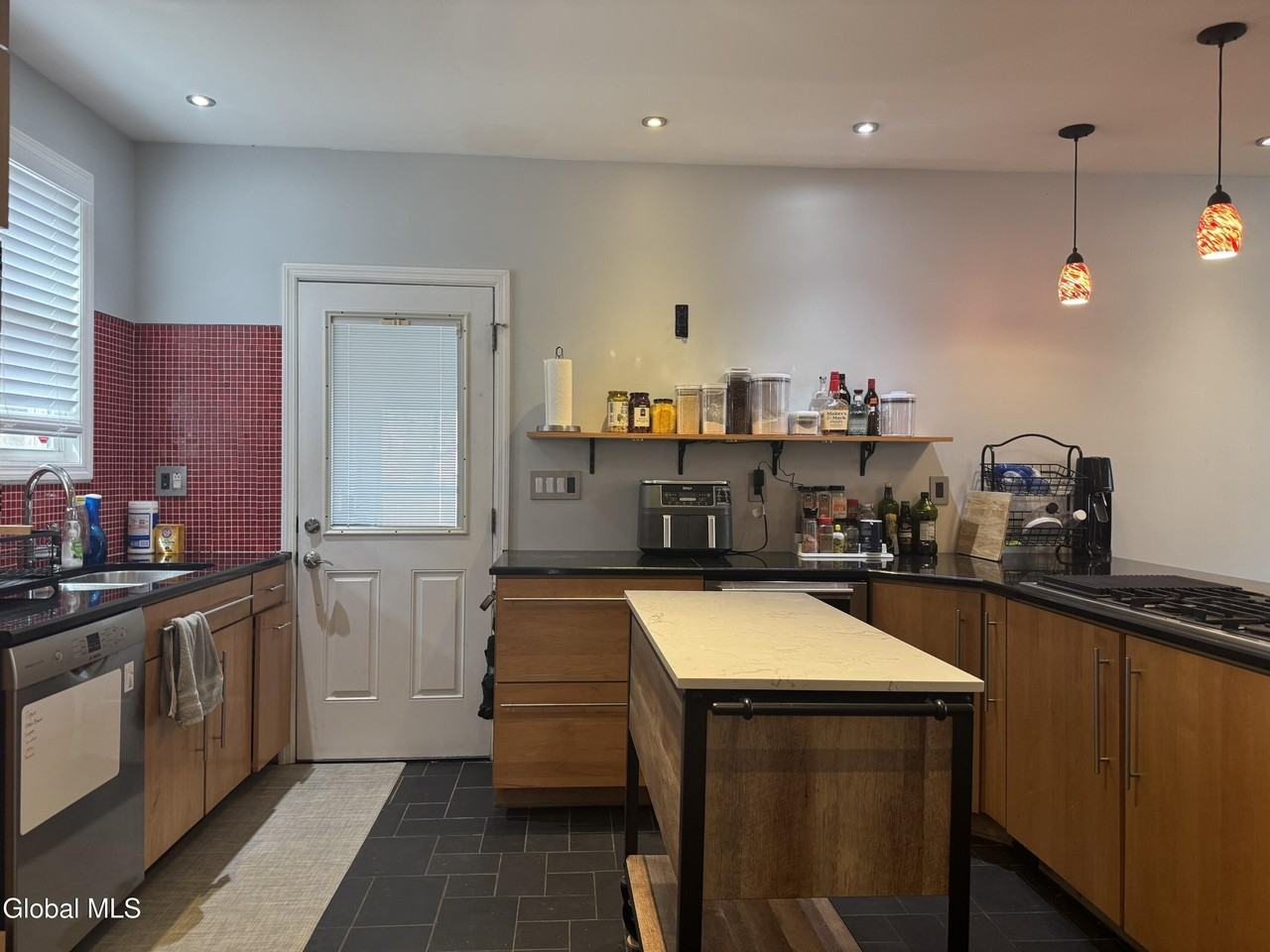 186 S Allen St - Photo 3 of 16