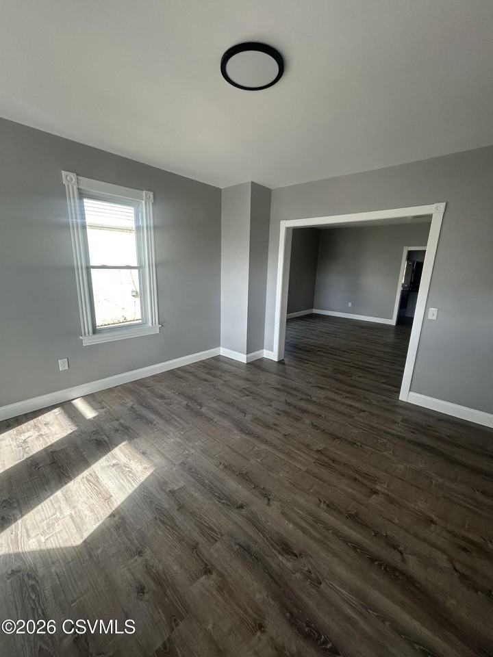 179 Railroad St - Photo 2 of 11