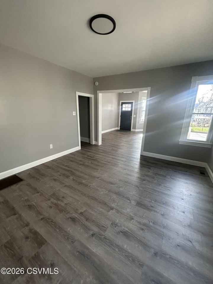 179 Railroad St - Photo 3 of 11