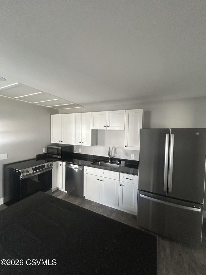 179 Railroad St - Photo 4 of 11