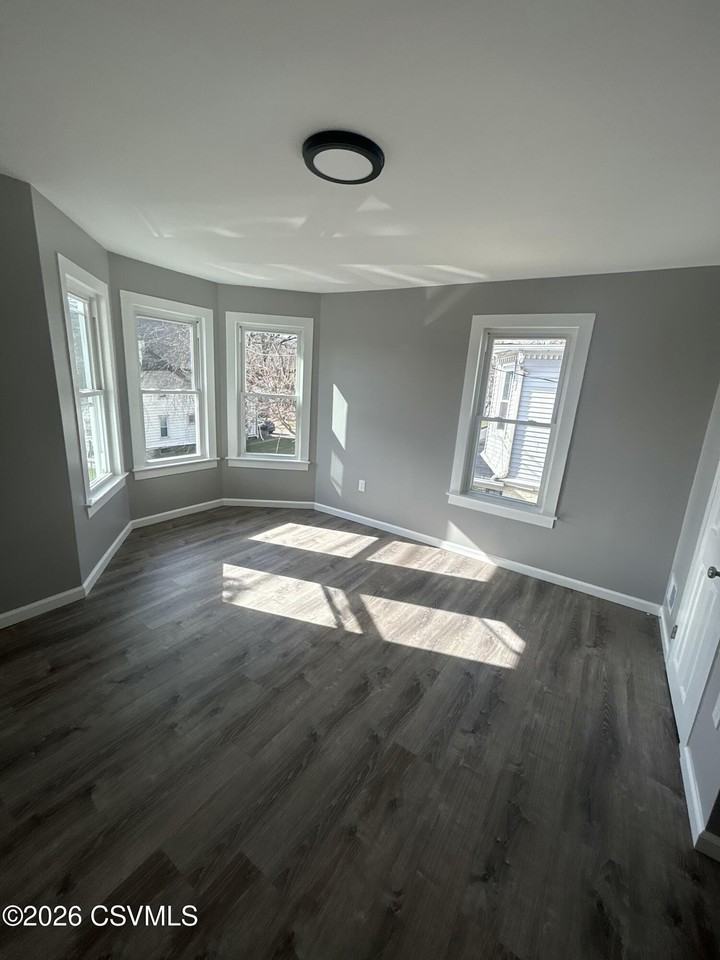 179 Railroad St - Photo 7 of 11