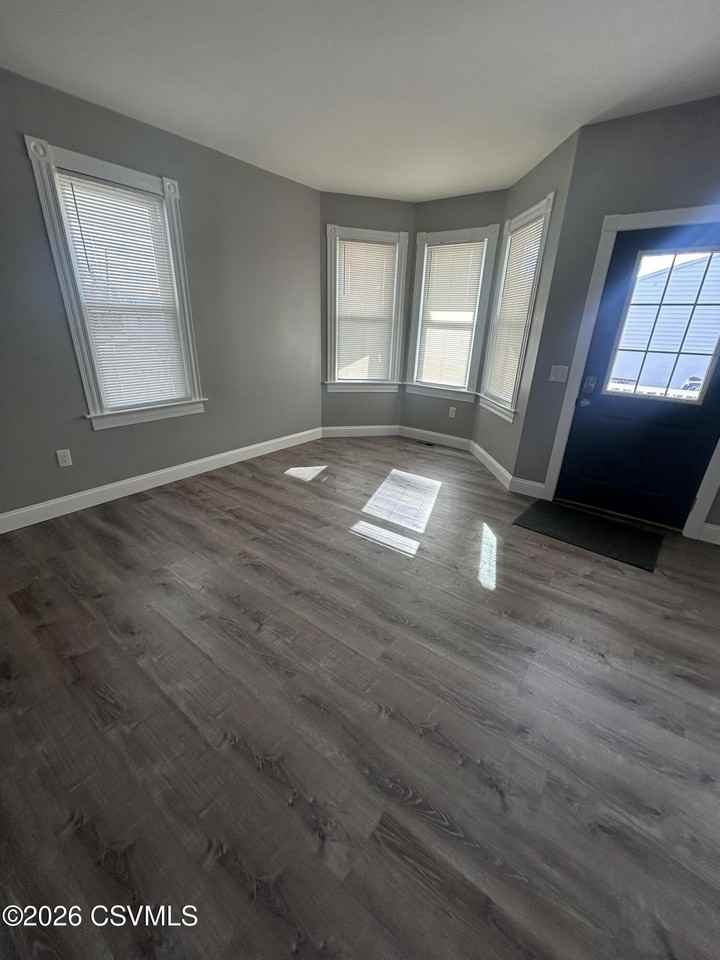 181 Railroad St - Photo 2 of 11