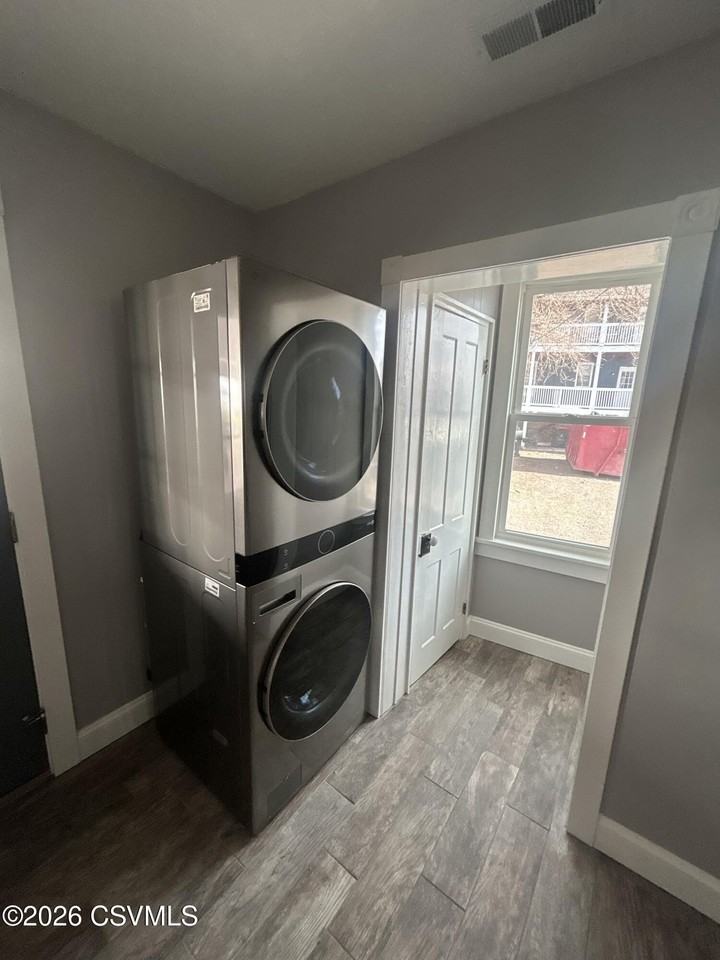 181 Railroad St - Photo 6 of 11