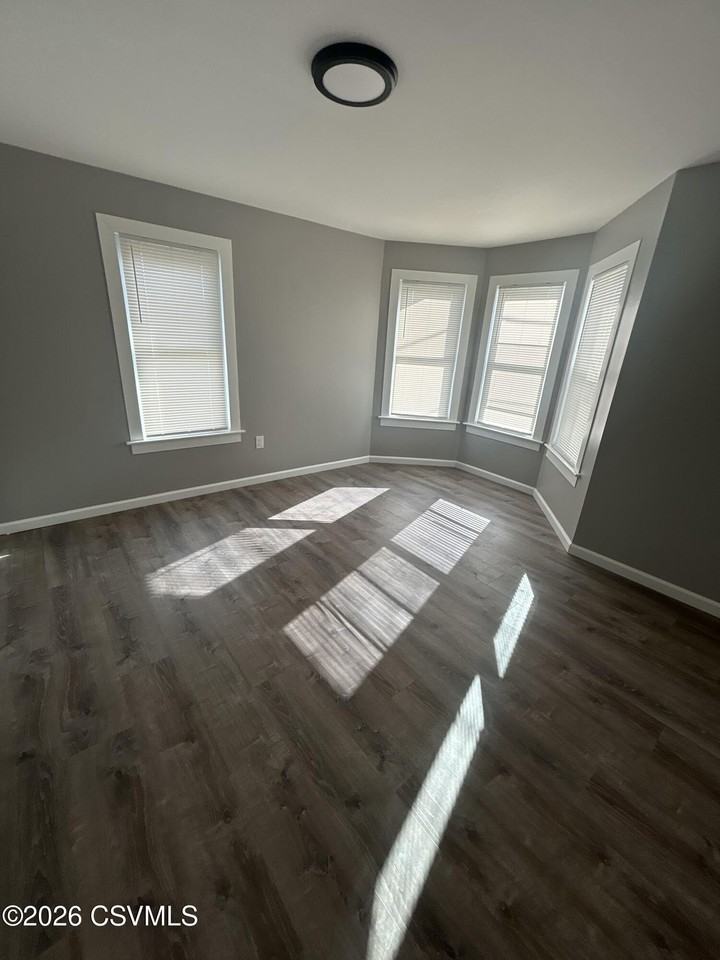 181 Railroad St - Photo 7 of 11