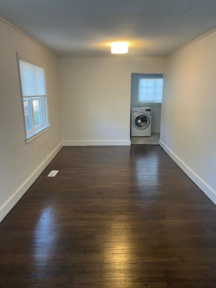 2679 Olympia Ave Apt A - Photo 3 of 11