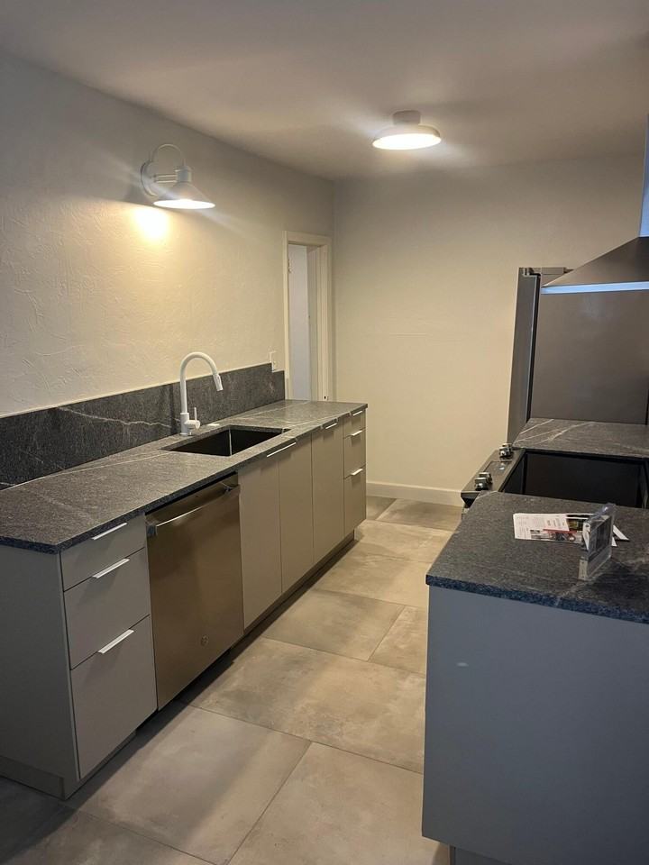 2679 Olympia Ave Apt A - Photo 4 of 11