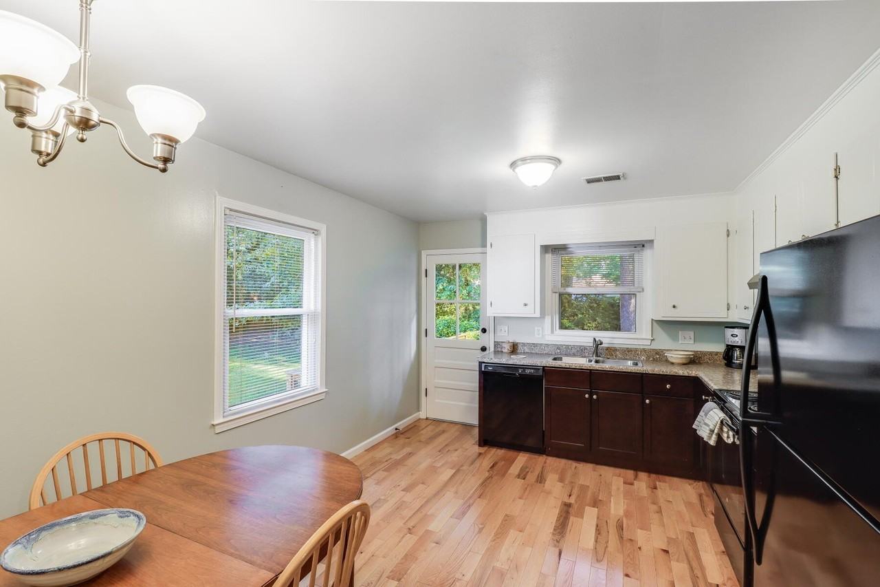 1728 Pinckney Park Dr Unit B - Photo 4 of 18