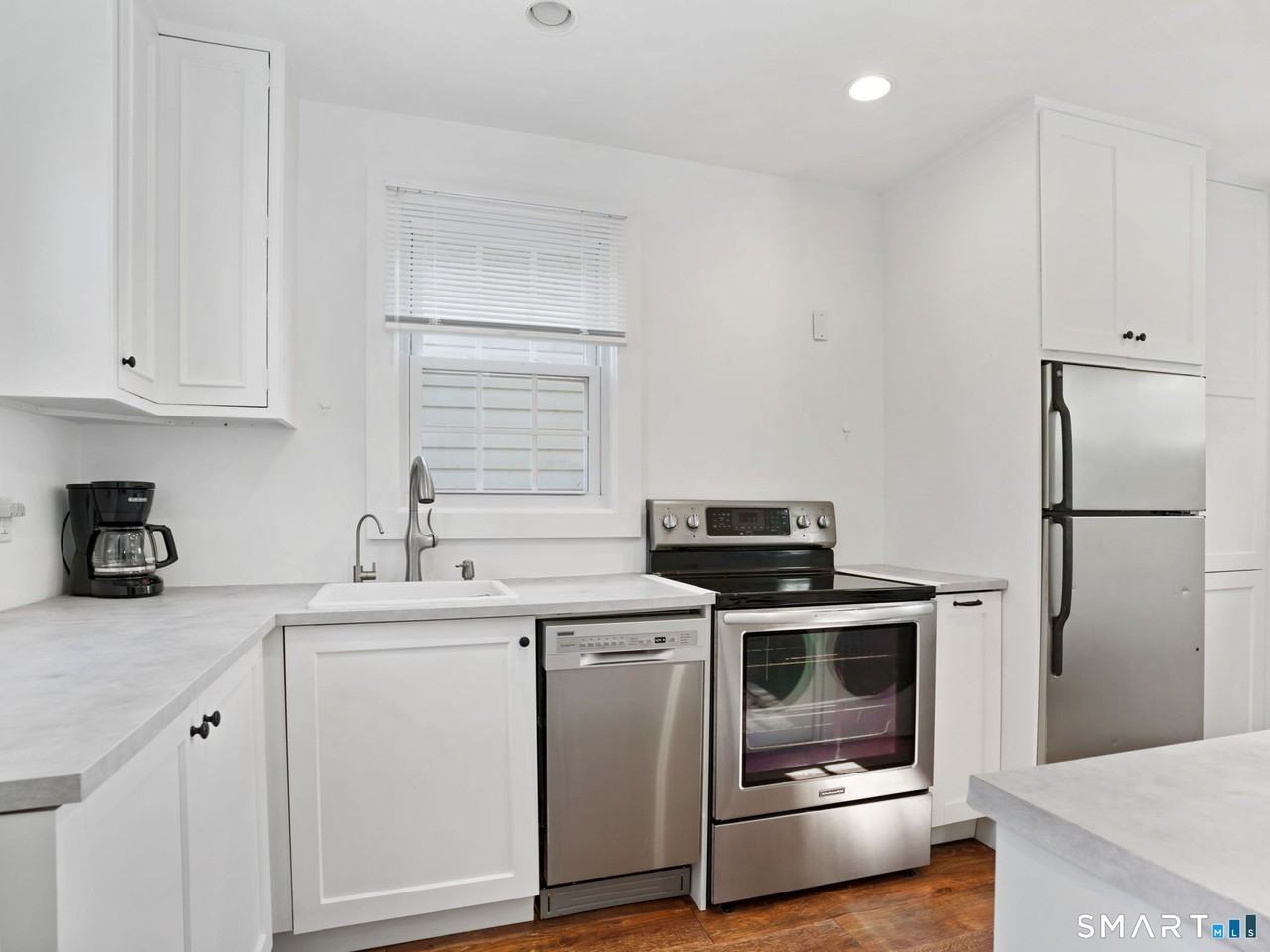 212 New Canaan Avenue unit: Cottage - Photo 4 of 25