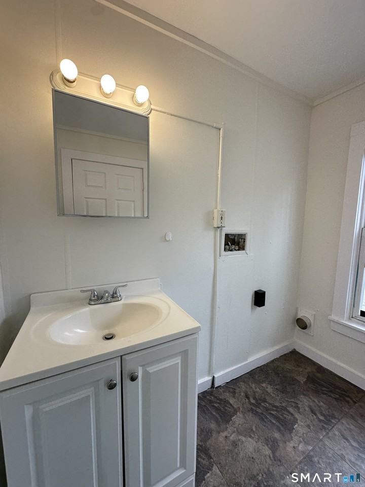 162 Norwich Ave Unit 1 - Photo 4 of 21