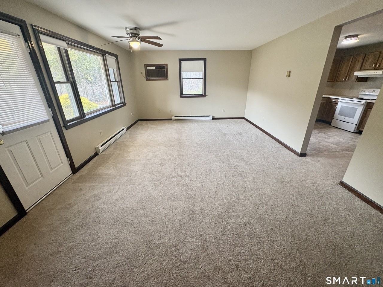 302 Boston Post Rd Apt 14 - Photo 3 of 9